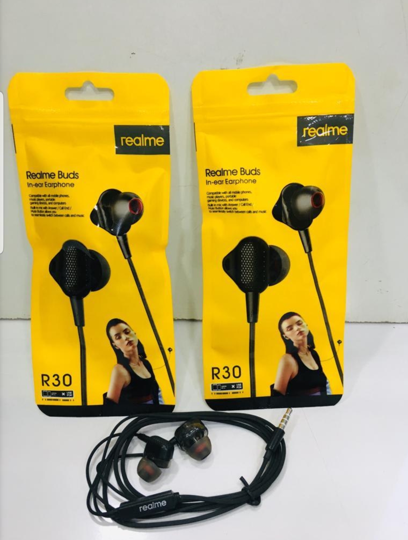 realme r30 earphones