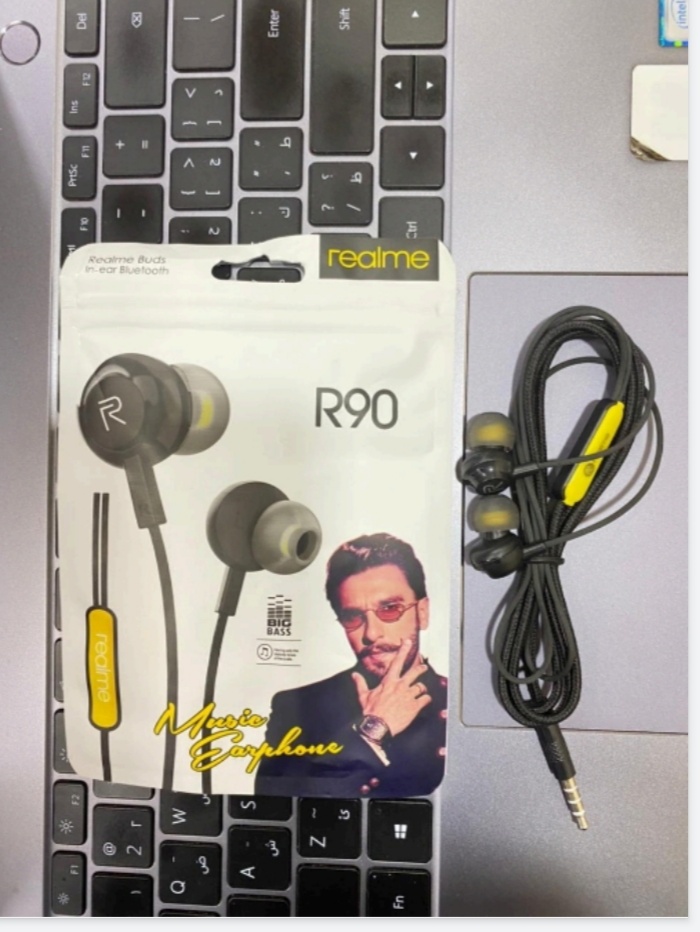 realme r90 earphones