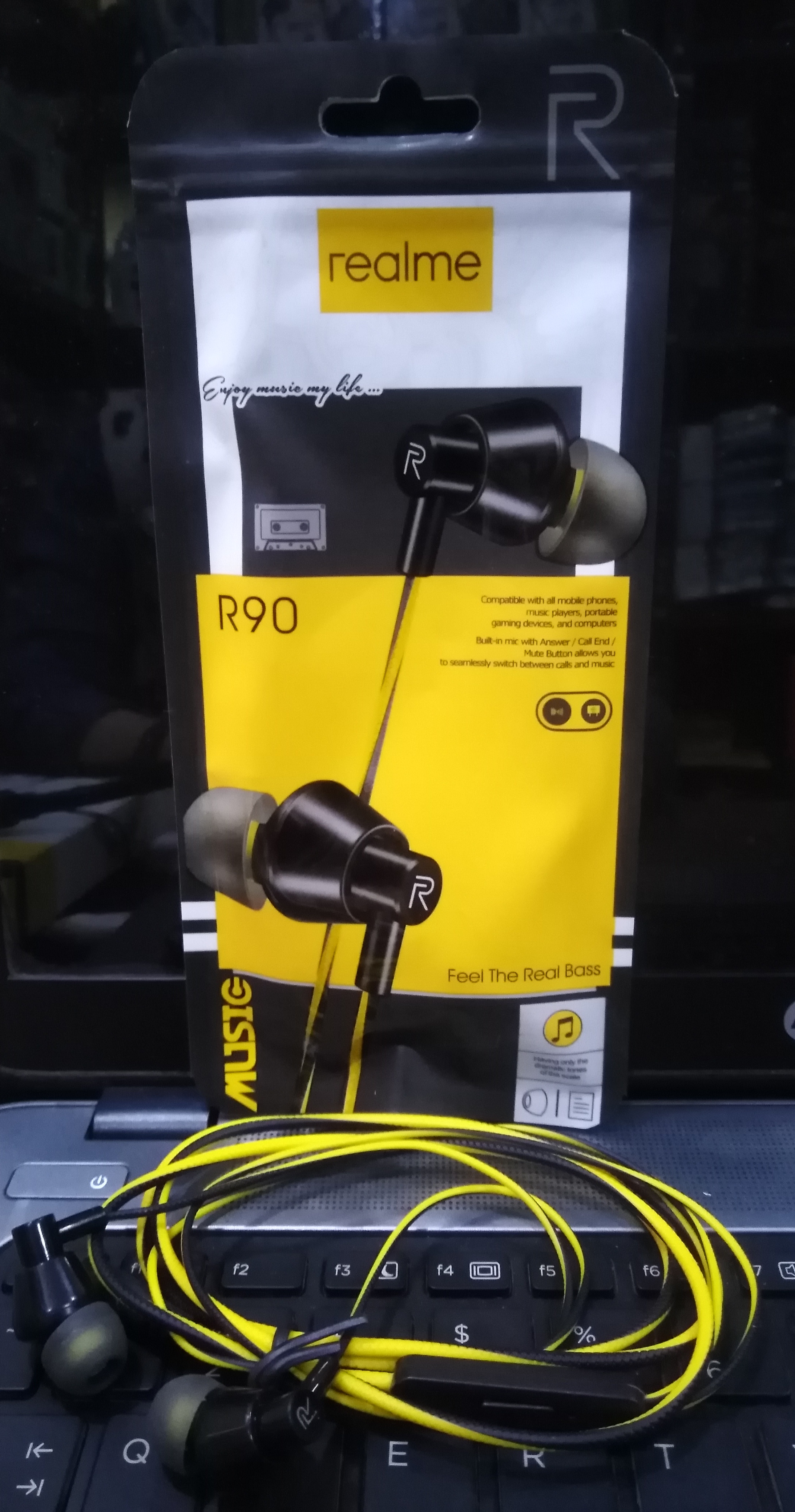 realme r90 earphones